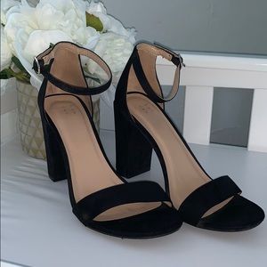black heels with square heel